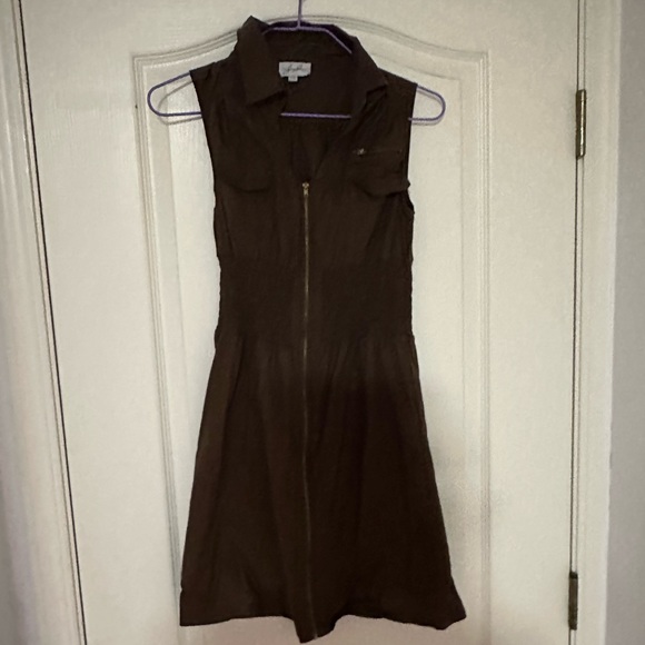 Brown Sleeveless zipper dress - Picture 3 of 5